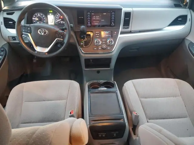 2018 TOYOTA SIENNA LE  