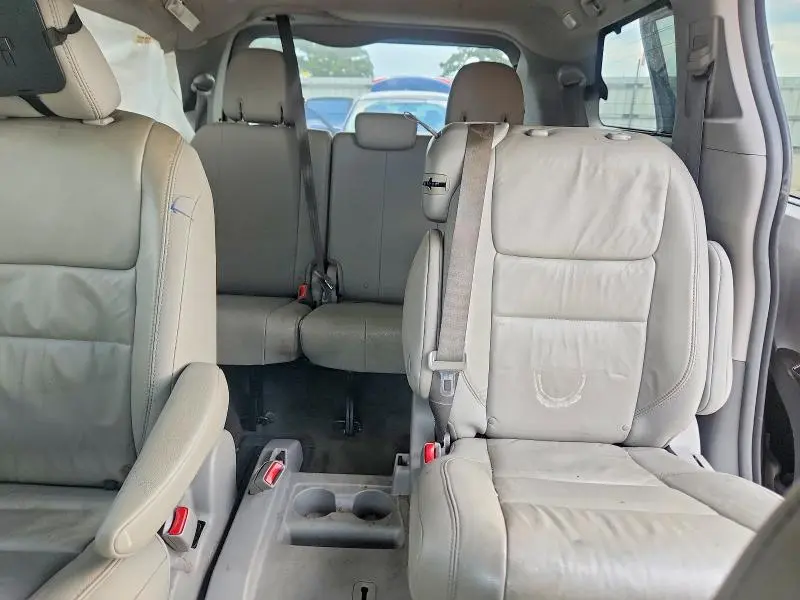 2018 TOYOTA SIENNA XLE 8-PASSENGER  