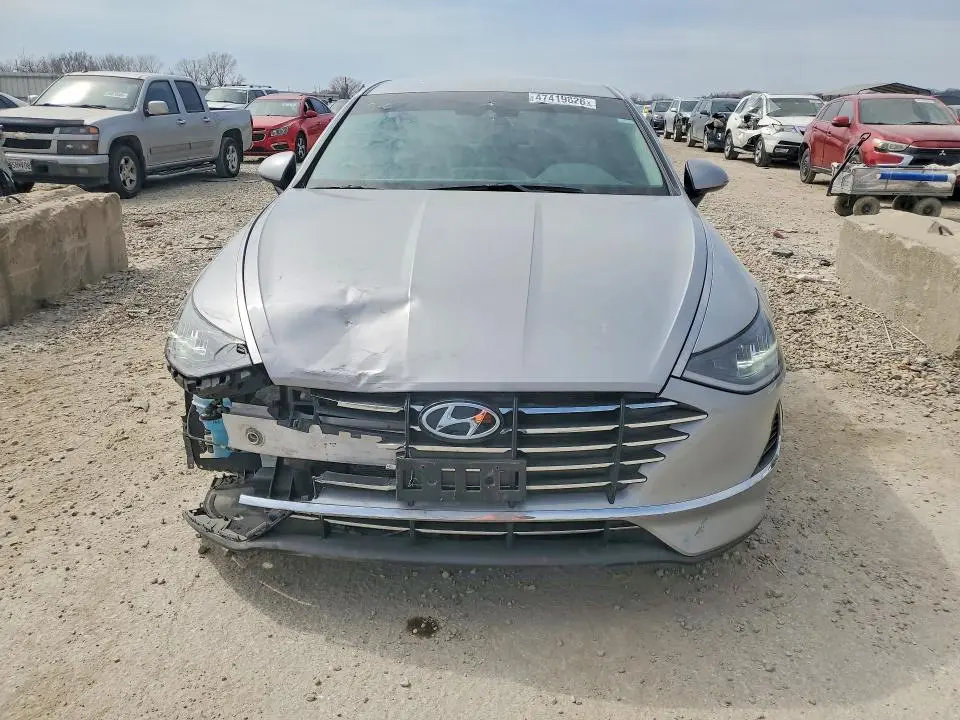 2023 HYUNDAI SONATA SE  