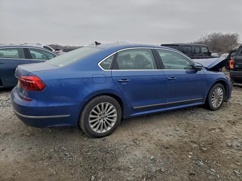 2017 VOLKSWAGEN PASSAT SE  