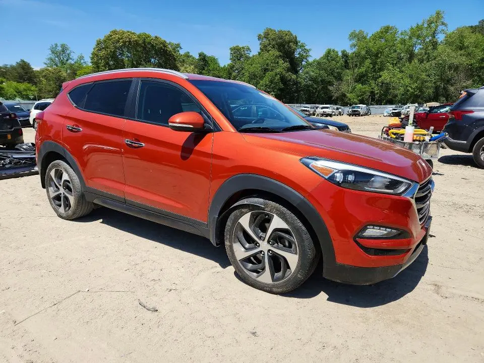 2016 HYUNDAI TUSCON   