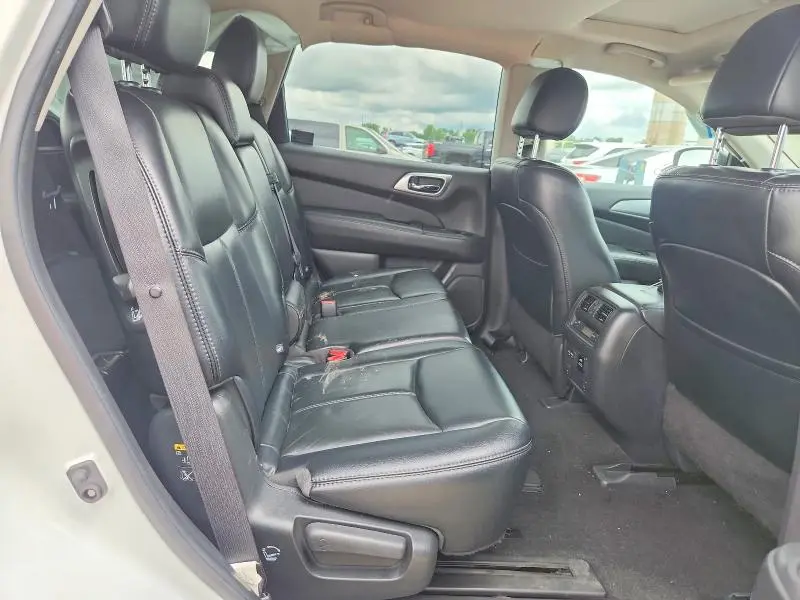 2017 NISSAN PATHFINDER SL  