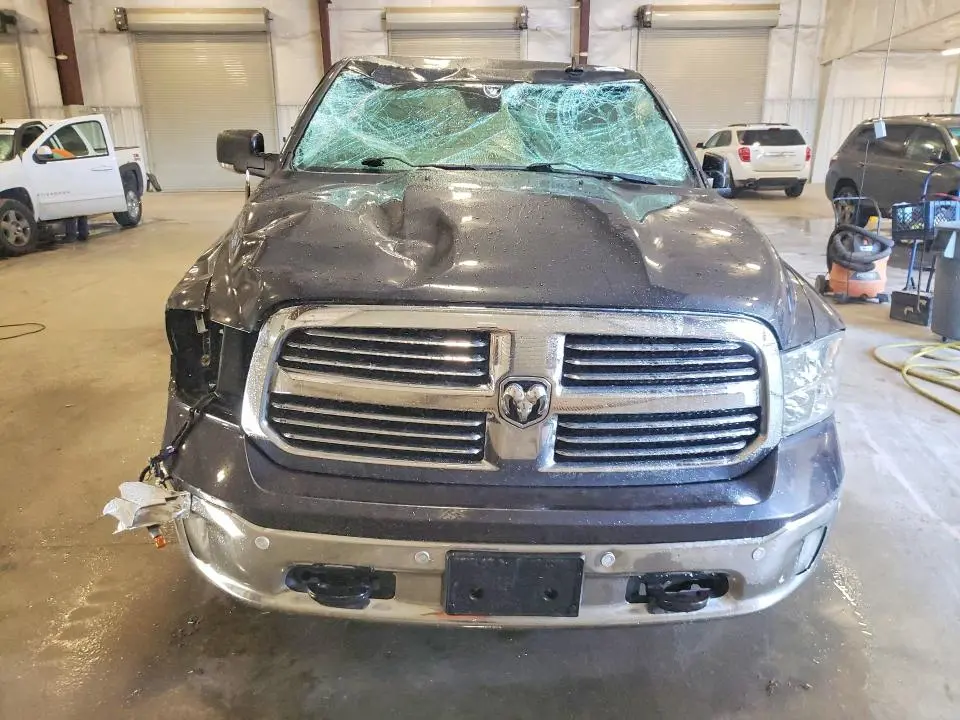 2016 RAM 1500 SLT  