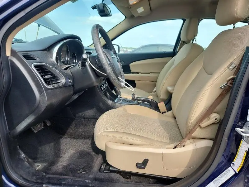 2013 CHRYSLER 200 LX  