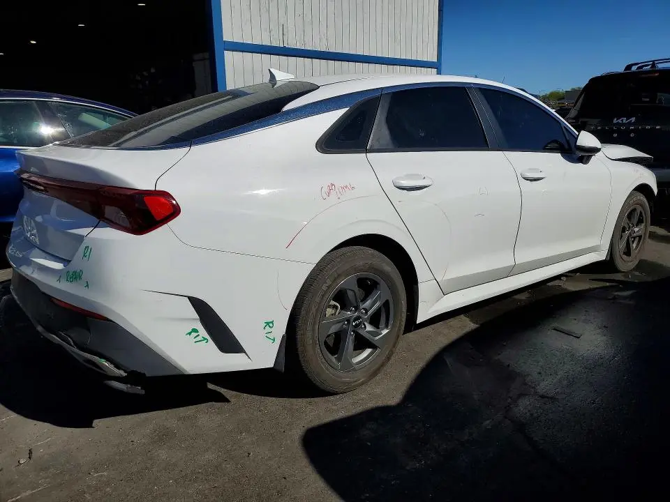 2022 KIA K5 LX  