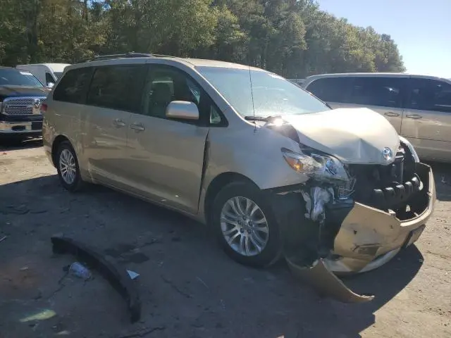 2011 TOYOTA SIENNA XLE  