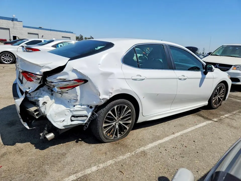 2018 TOYOTA CAMRY SE  