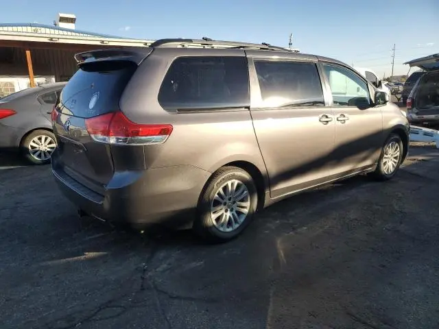 2013 TOYOTA SIENNA XLE  