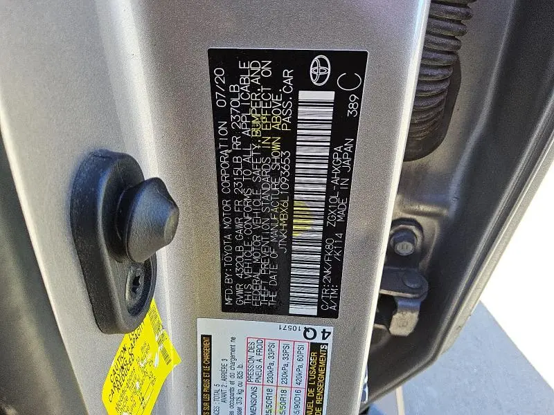 2020 TOYOTA C-HR XLE  