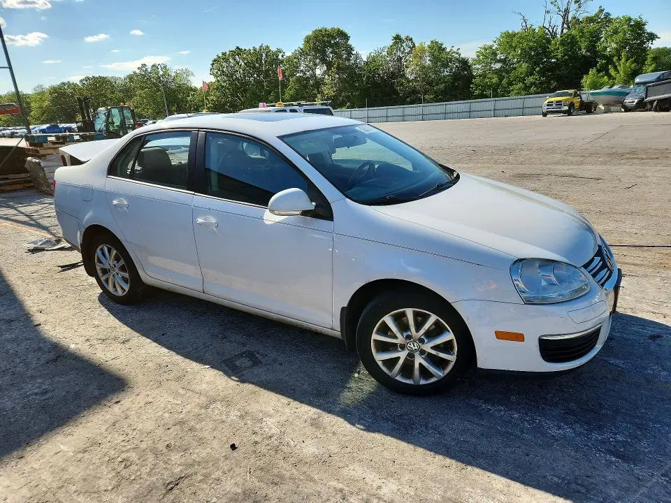 2010 VOLKSWAGEN JETTA SE  
