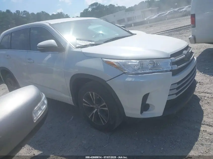 2018 TOYOTA HIGHLANDER LE