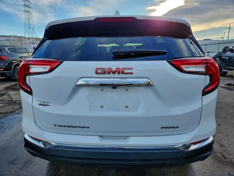 2022 GMC TERRAIN SLT  