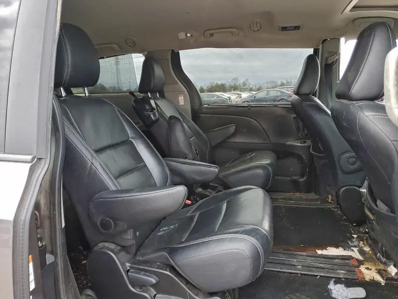 2015 TOYOTA SIENNA SPORT  