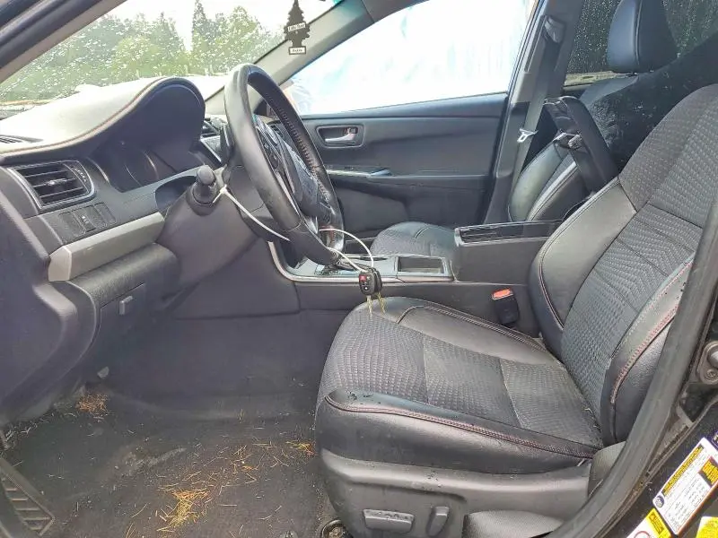 2015 TOYOTA CAMRY SE  
