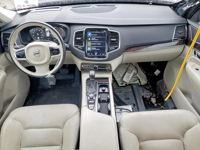2017 VOLVO XC90 T6  
