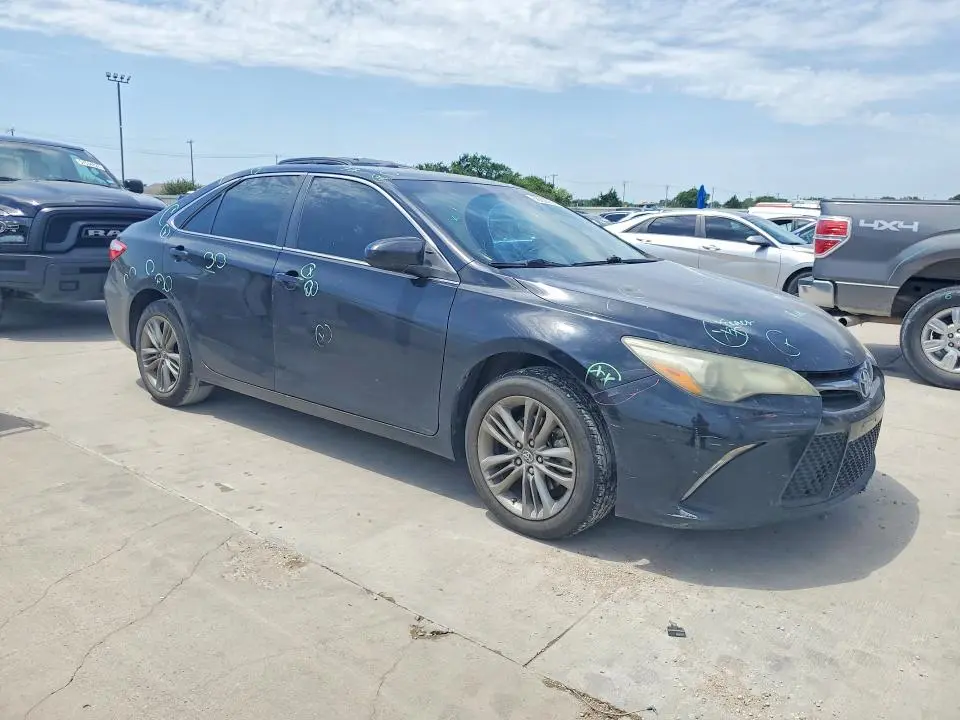 2015 TOYOTA CAMRY SE  