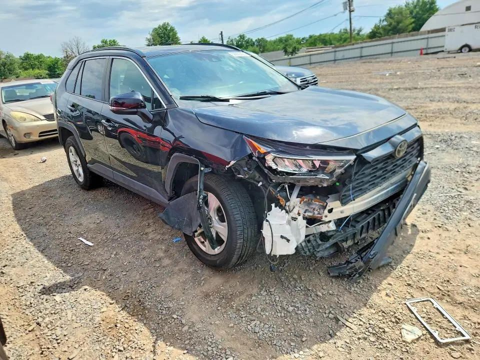 2021 TOYOTA RAV4 XLE  