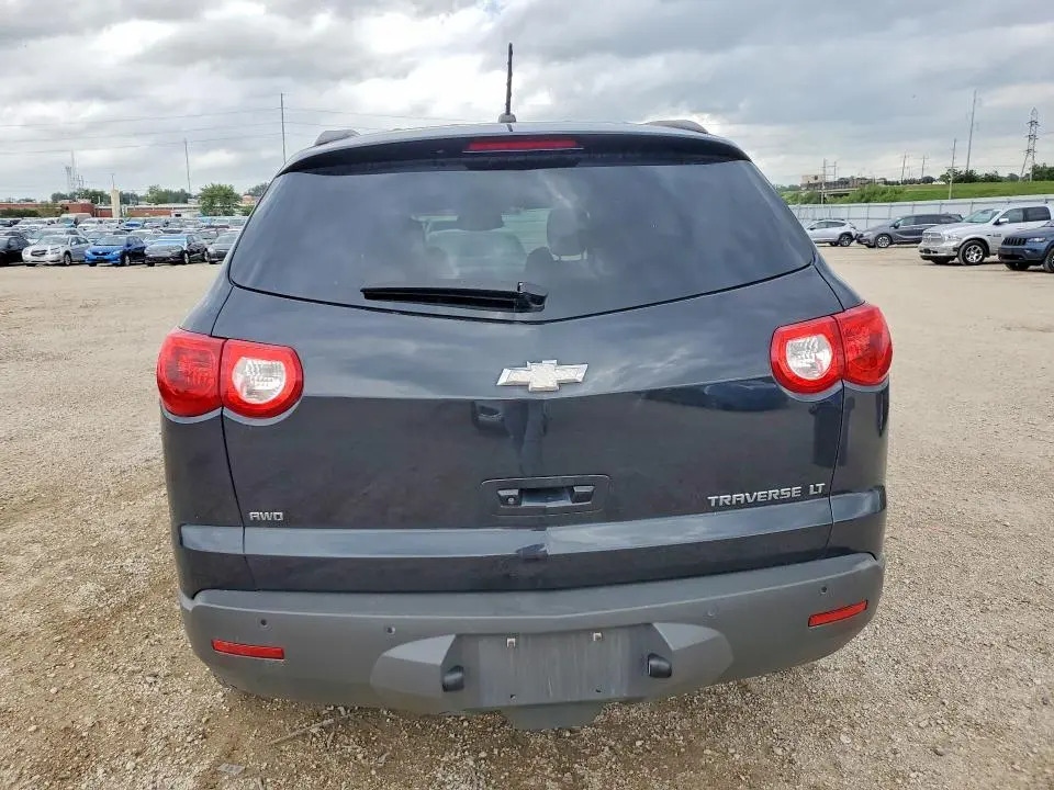 2011 CHEVROLET TRAVERSE LT  