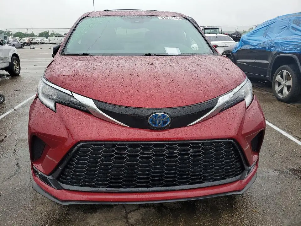 2022 TOYOTA SIENNA XSE  
