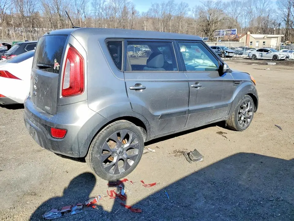 2013 KIA SOUL +  