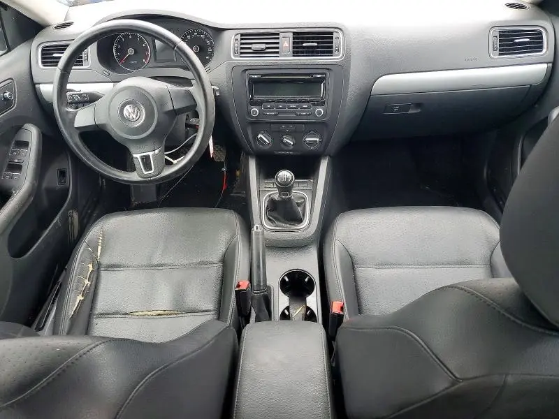 2013 VOLKSWAGEN JETTA SE  