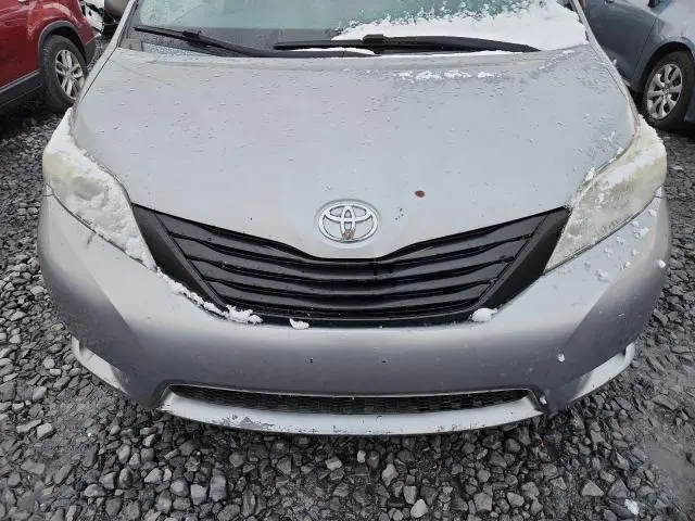 2013 TOYOTA SIENNA   