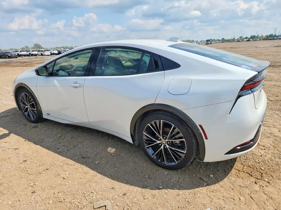 2024 TOYOTA PRIUS XLE  