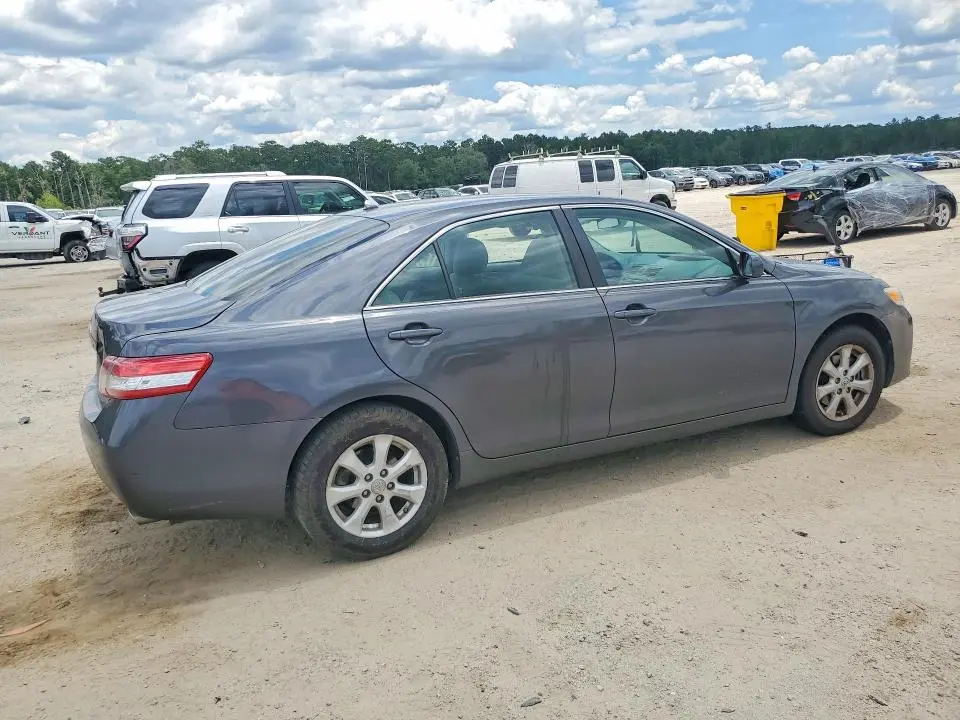 2011 TOYOTA CAMRY LE V6  