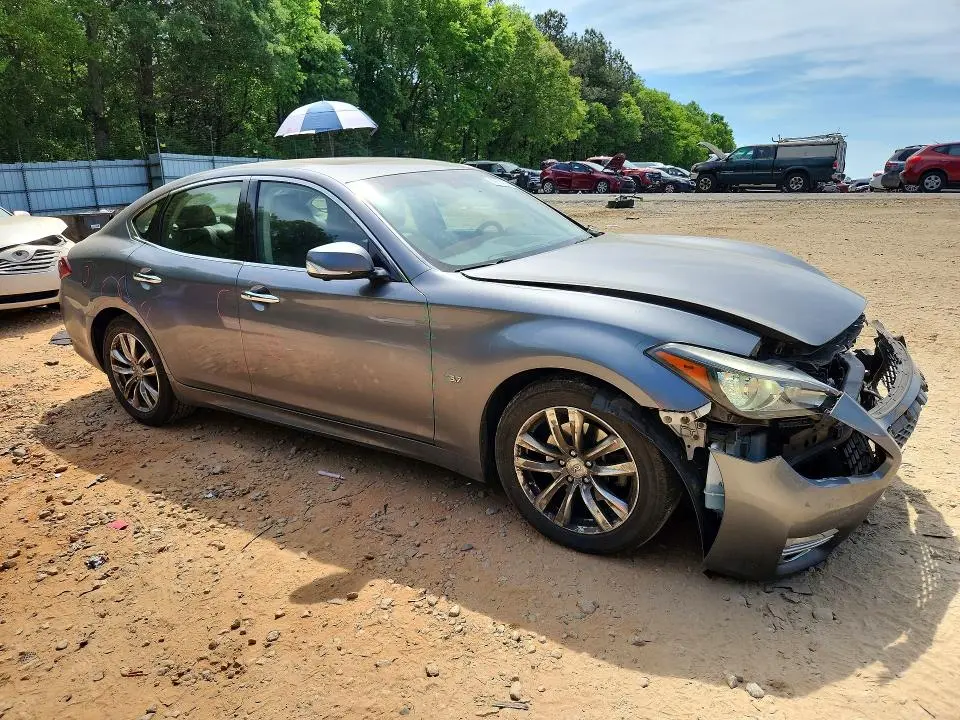 2017 INFINITI Q70 3.7  