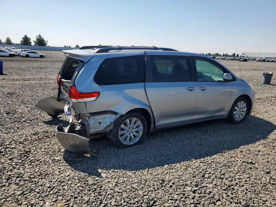 2012 TOYOTA SIENNA LE  