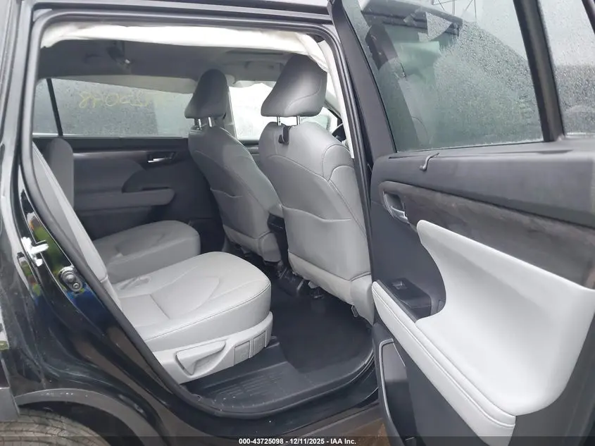 2025 TOYOTA HIGHLANDER LIMITED