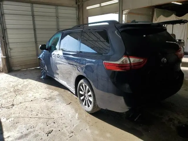 2018 TOYOTA SIENNA XLE  