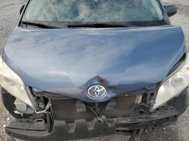 2017 TOYOTA SIENNA   