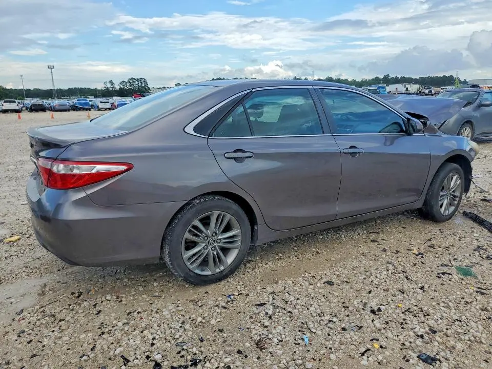 2015 TOYOTA CAMRY SE  