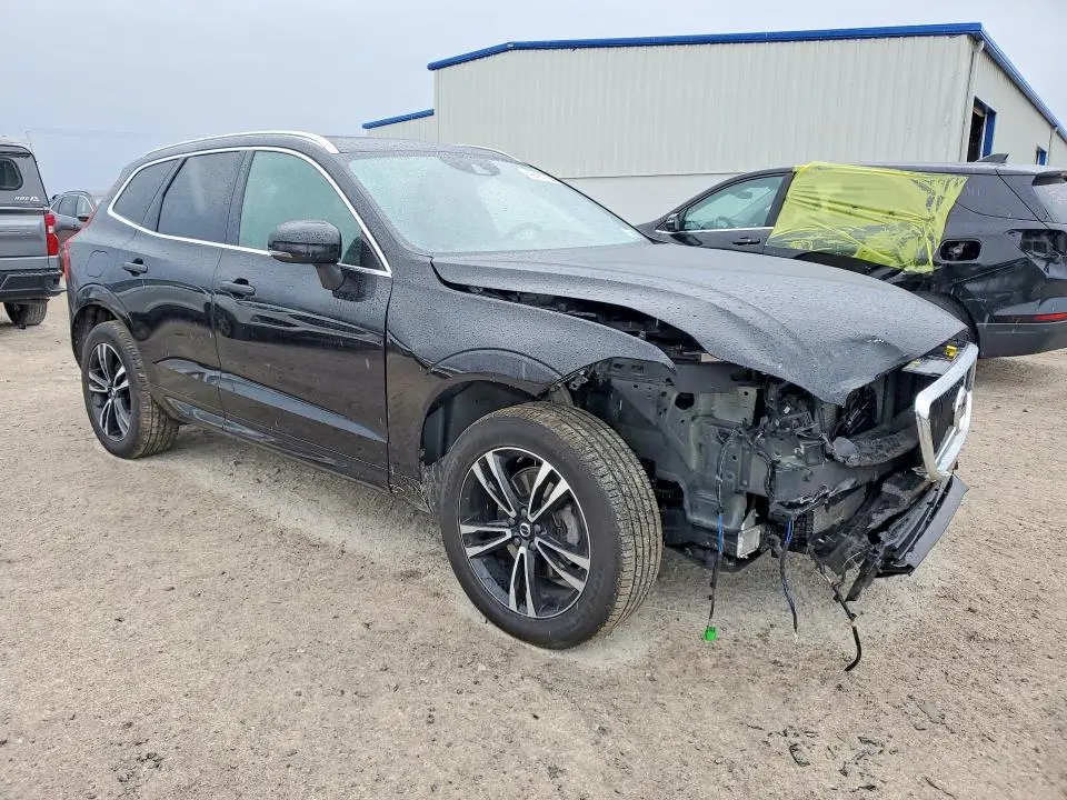 2020 VOLVO XC60 T5 MOMENTUM  