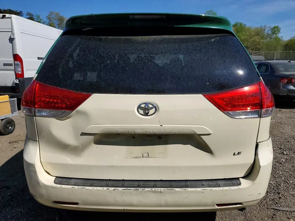 2011 TOYOTA SIENNA LE 8-PASSENGER  