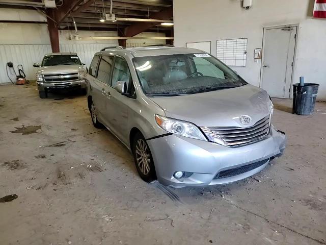 2015 TOYOTA SIENNA XLE