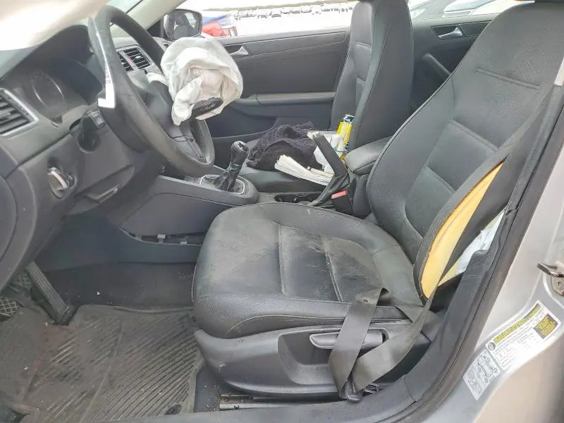 2012 VOLKSWAGEN JETTA SE  