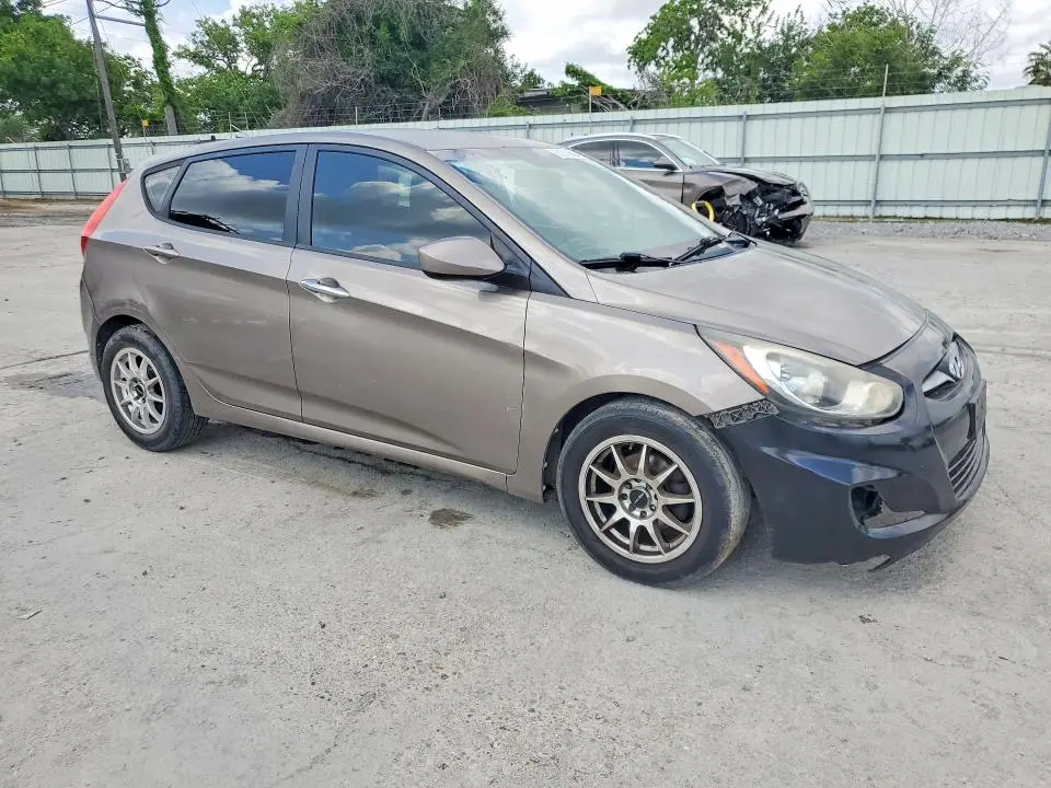 2013 HYUNDAI ACCENT GS  