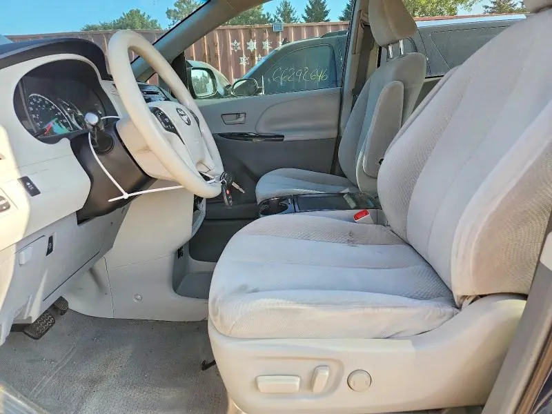 2011 TOYOTA SIENNA LE  