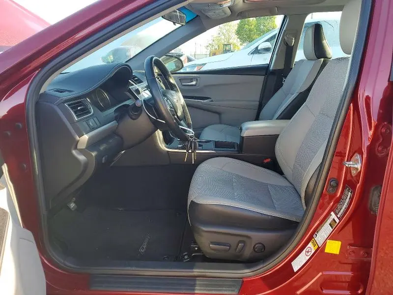 2016 TOYOTA CAMRY SE  