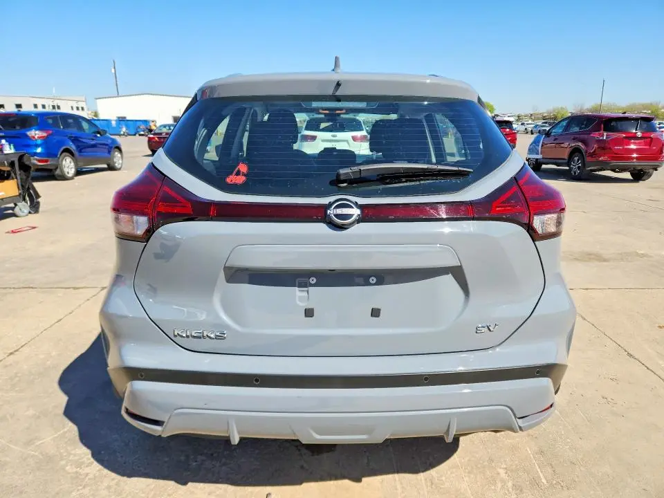 2024 NISSAN KICKS SV  