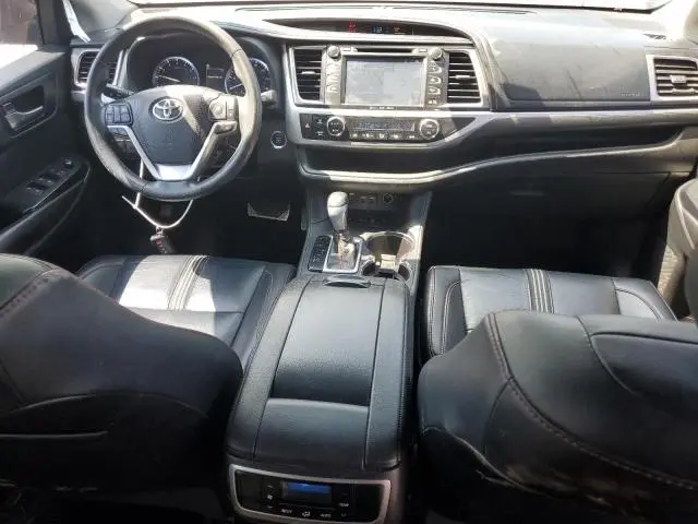 2019 TOYOTA HIGHLANDER SE  