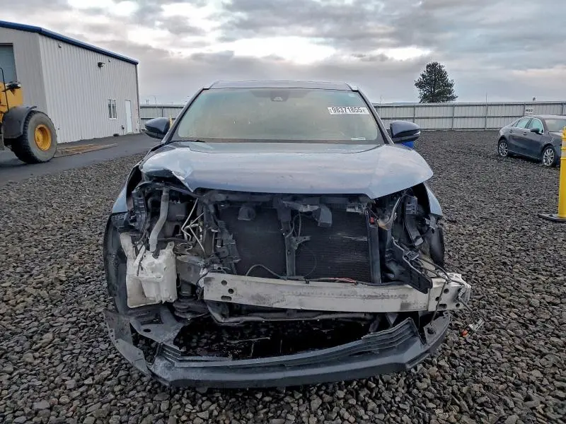 2017 TOYOTA HIGHLANDER SE  