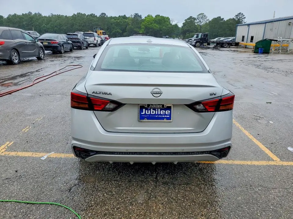 2024 NISSAN ALTIMA SV  