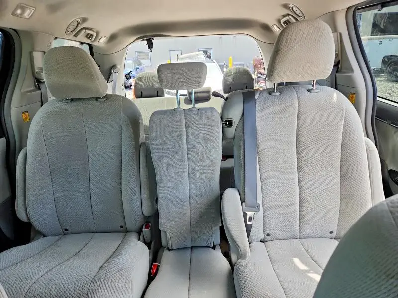 2011 TOYOTA SIENNA LE  