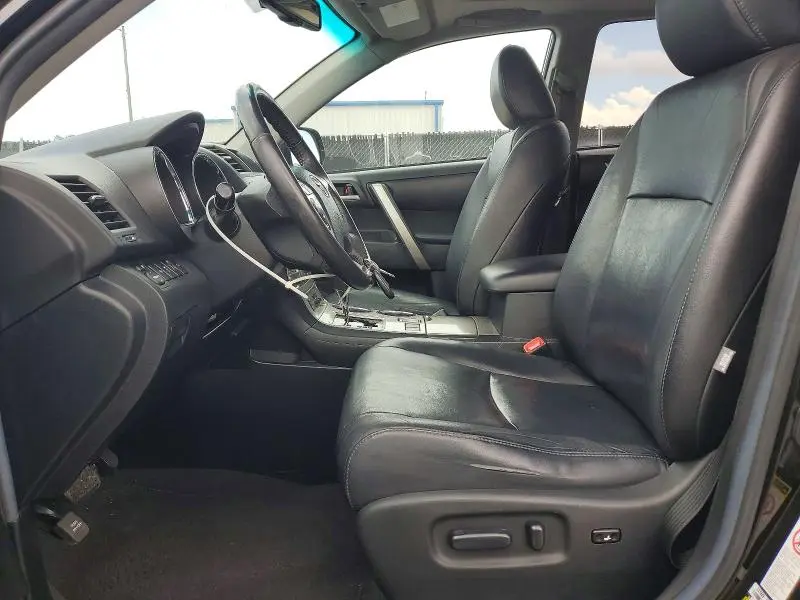 2012 TOYOTA HIGHLANDER SE  