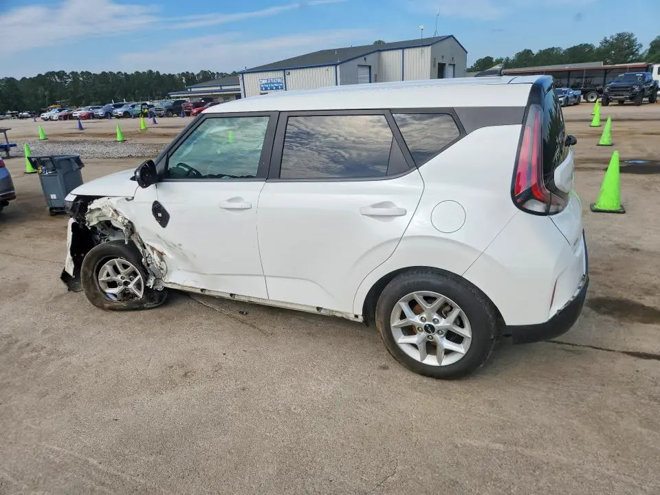 2023 KIA SOUL LX  