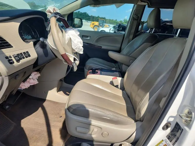 2014 TOYOTA SIENNA LIMITED 7-PASSENGER  