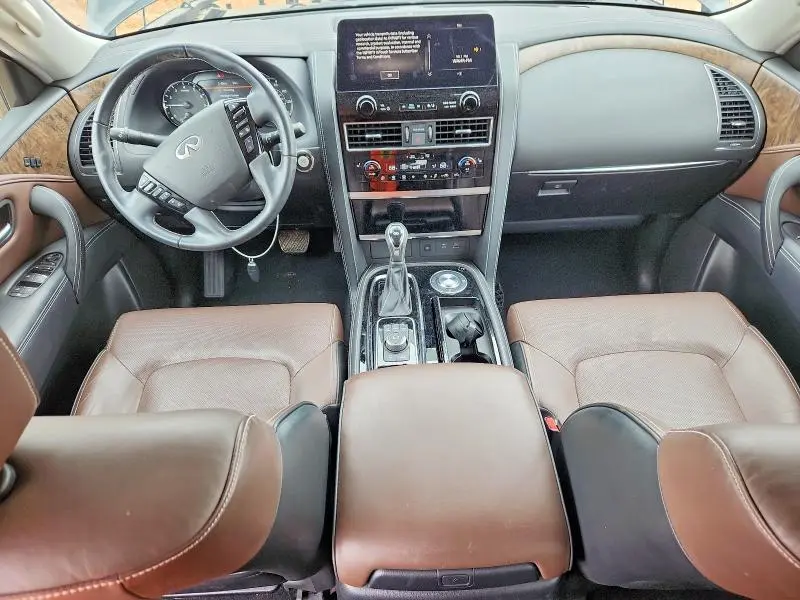 2023 INFINITI QX80 LUXE  